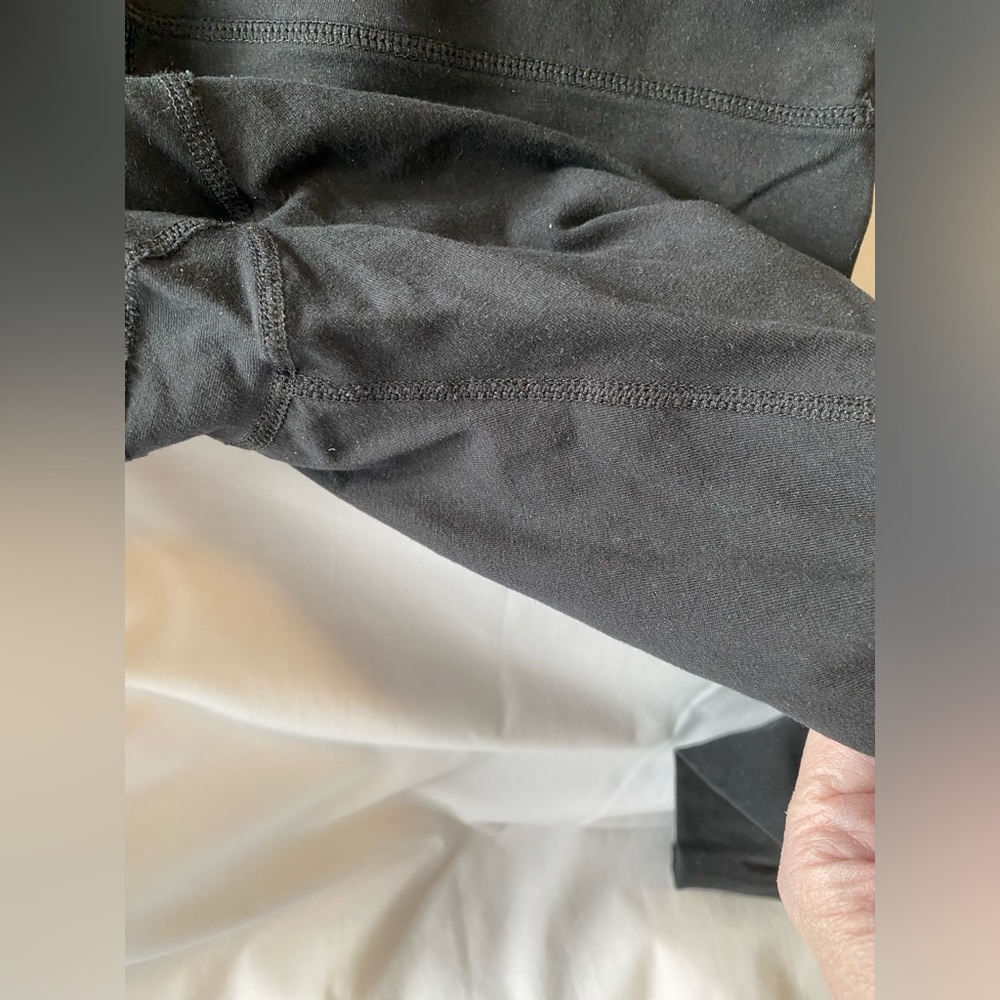 Lululemon Wunder Under Crop Black Size 6 Small hole in crotch - Picture 7 of 13